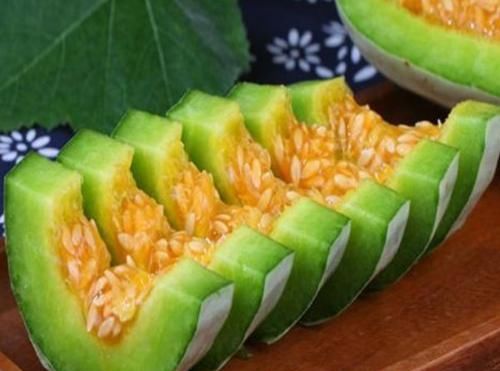 女性过了30岁不妨多吃3种食物，延缓衰老，肌肤细腻又光滑