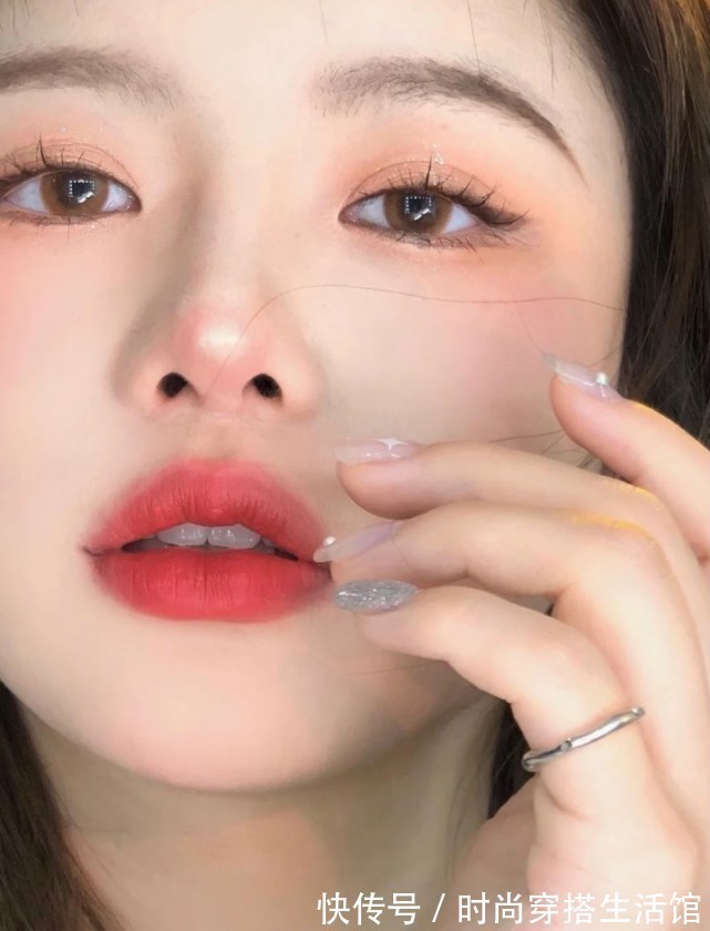 黄皮 皮肤暗黄女生,秋天口红建议选这5款,提亮肤色并不难