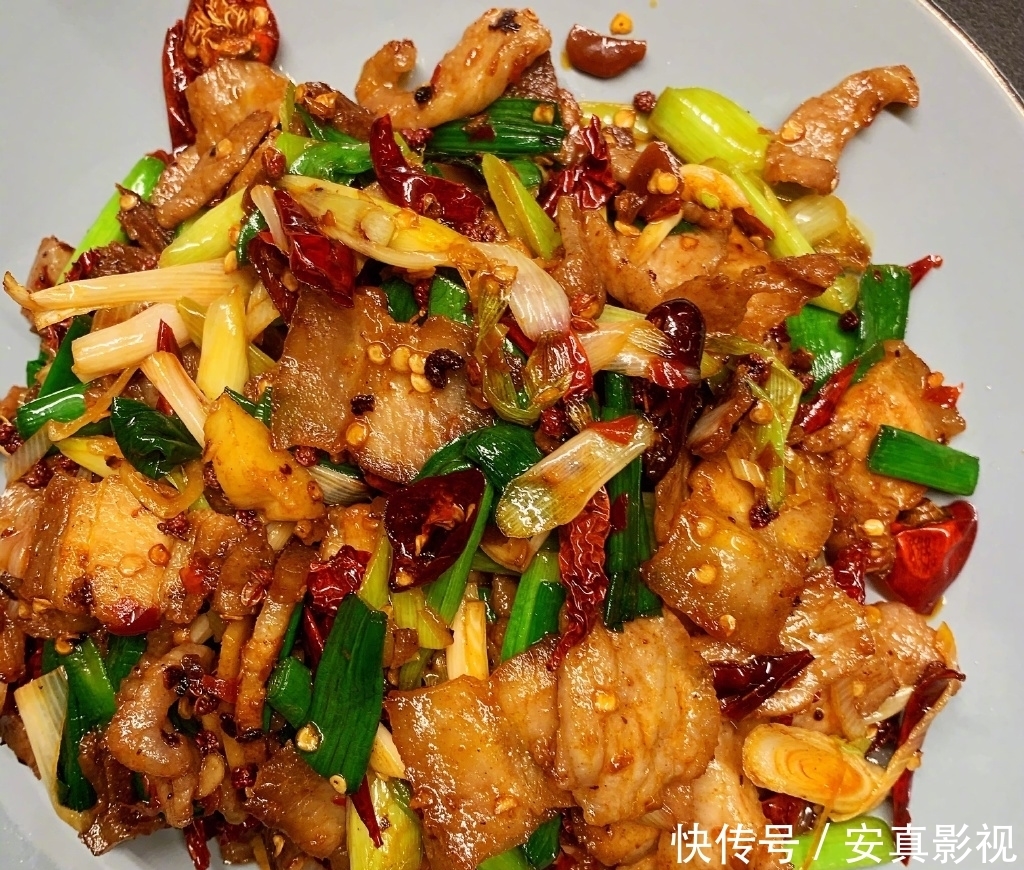 晚餐|黄磊晒自制晚餐,瞬间被点赞过万,网友:黄小厨的画风变了!