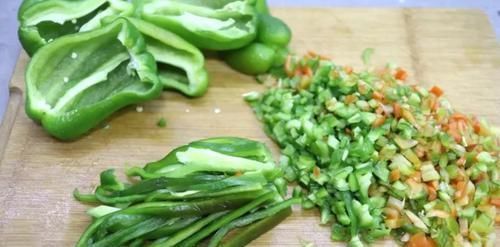 这馅的饺子很多人都没吃过,我家经常吃,特别香,好吃还不长胖