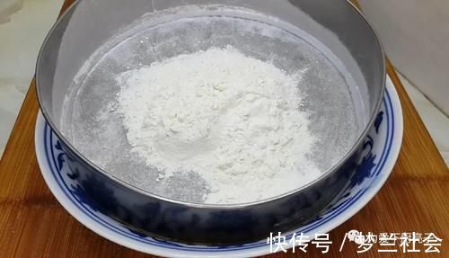 家常自制桃酥做法,烤盘里一放,个个香酥又掉渣,出锅孩子都爱吃