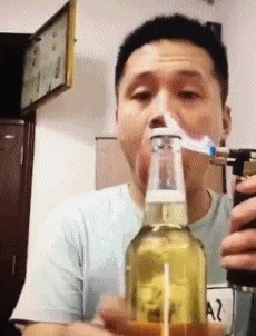 |搞笑GIF：妹子这是哪来的自信啊，真是被你迷倒了呢