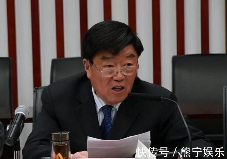 制药厂|几口缸几个人办药厂,靠“一包中药”,年入1000多亿却坚持不上市