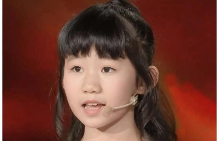 容韵琳|12岁龙紫岚火了!曾领唱《七子之歌》,两次登上央视春晚舞台