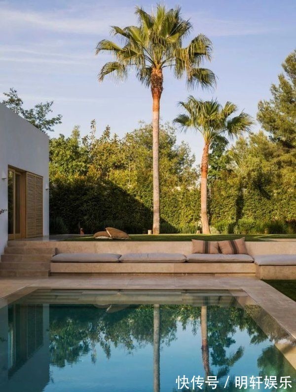 大宅|300㎡自然原木风大宅,盛开鲜花的院子,365天不出门也不嫌闷!