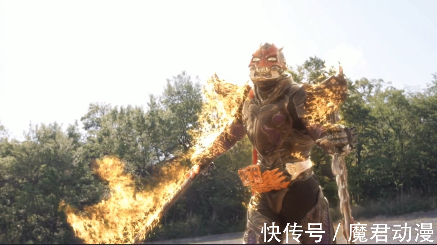 米吉多|假面骑士圣刃:天灾变身霸剑,仁叔并未现身,原来是不死鸟的选择