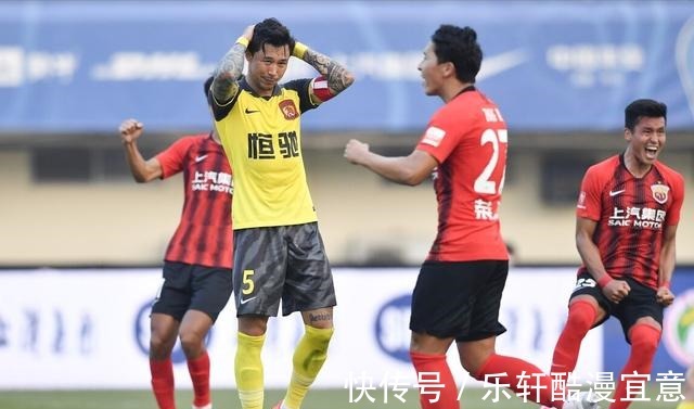 中超|广州队0比1惜败上港,球迷揪出场上最大罪人,关键时刻罚丢点球