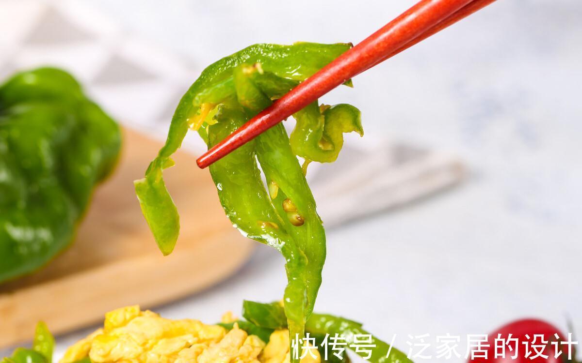 青椒炒鸡蛋,很多人都做错了!多加2步,青椒嫩脆,鸡蛋滑嫩