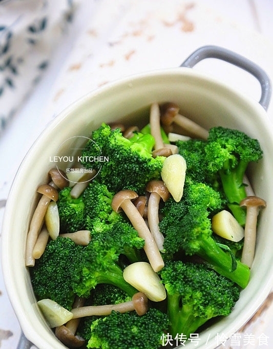 常吃|没怎么调味，却很鲜美的一道菜，热量不高，常吃大肚腩越来越小