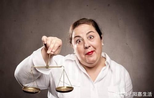 腹部肥胖|每天都坚持拍打腹部,几个好处不请自来,想要瘦肚子瘦腰不妨一试