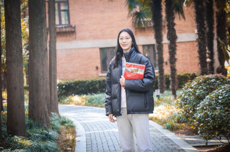 上海理工大学|这位女大学生火上热搜！网友却说