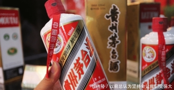 喝白酒之前滴一滴油,真假白酒立刻一目了然,经常喝白酒的注意了!