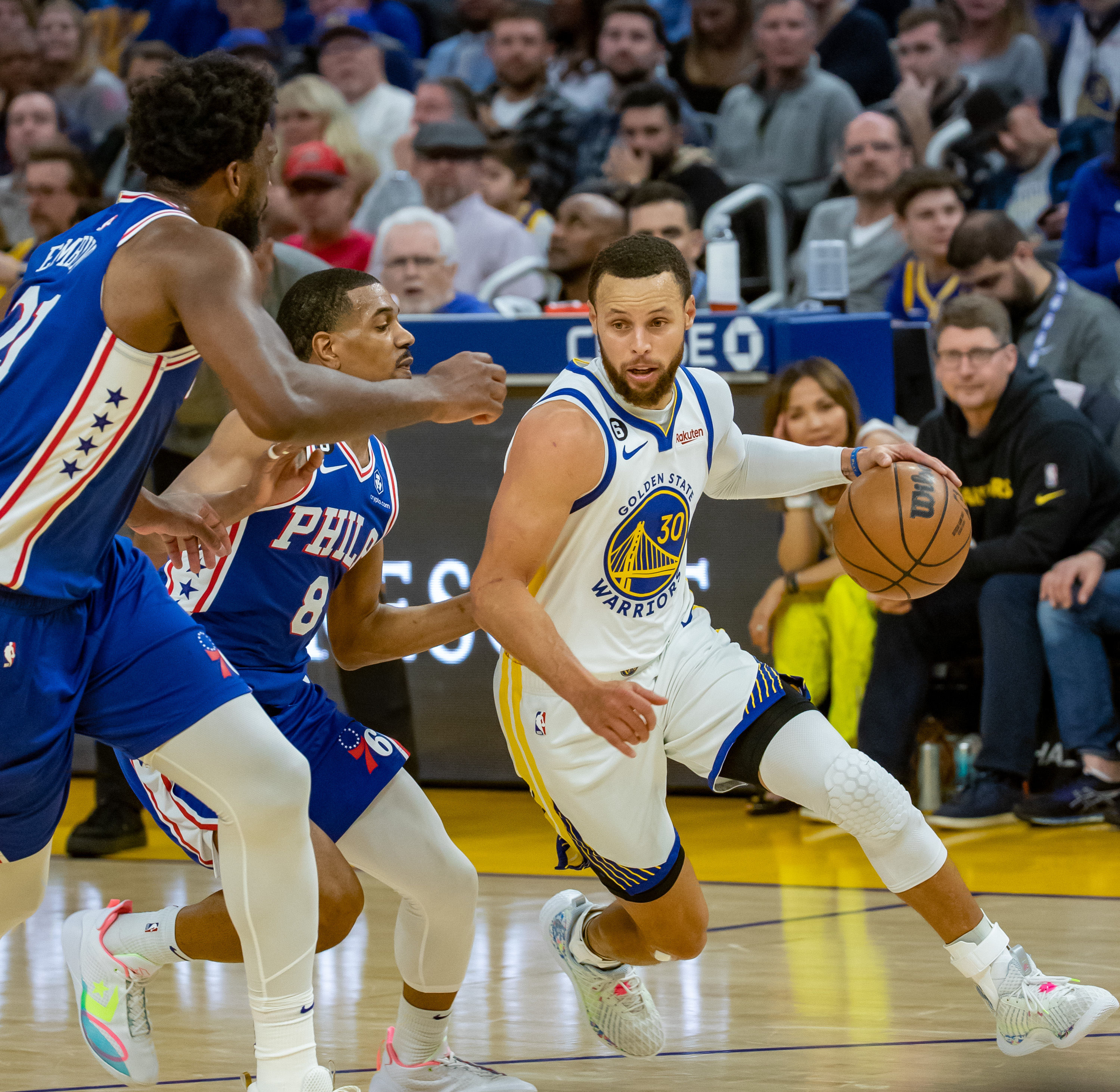 NBA综合|勇士逆转76人 湖人击退雷霆