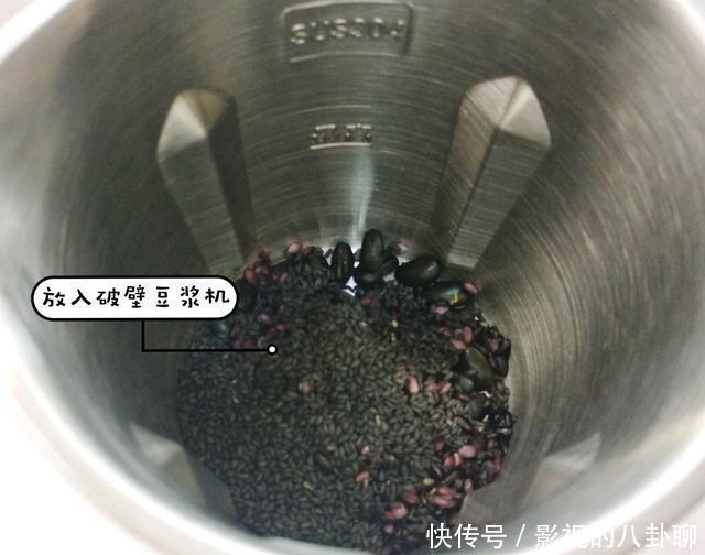  细滑|冬季养生少不了三黑芝麻糊，细滑香浓，尤其适合老人和孩子