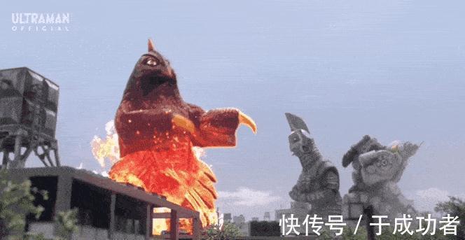 达达|奥特曼官方推出三面怪人达达抱枕，网友：人至少不能