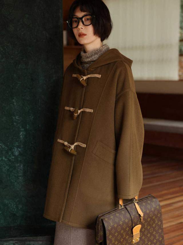 毛衣 中长款大衣的搭配指南,秋冬这样穿百搭又好看,照着穿都不会错