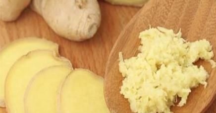 营养专家|为何年纪大了容易有老年斑,营养专家常吃两物,可能及时避免