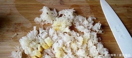 炖银耳汤直接放糖是大错特错的!多加这1步,银耳清甜粘稠出胶快!