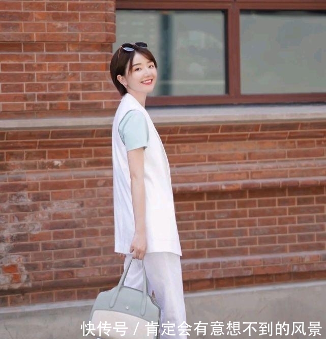 时尚博主|女生的服装穿搭要讲究，极简的穿搭风格更有时尚感，精致又高级