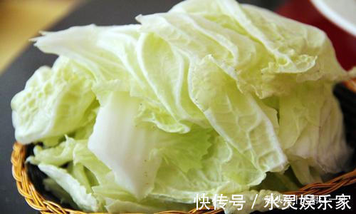 买白菜时,选黄叶的好还是绿叶的很多人一直买错了,难怪不好吃