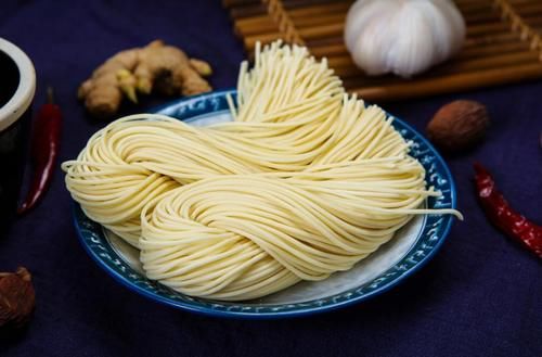 凶险|小米粥养胃是真的吗？医生提醒：喝粥养生有前提，3个要点不能忘