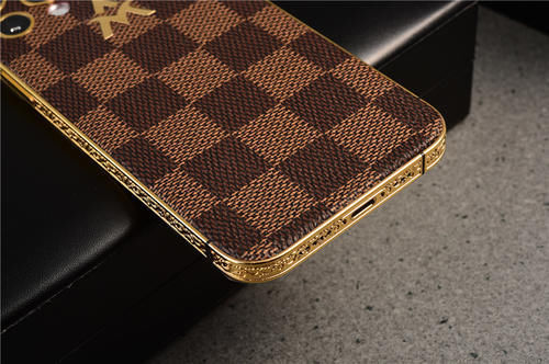 给iPhone穿上一身LV棋盘格纹，一次朴实无华的跨界之旅！