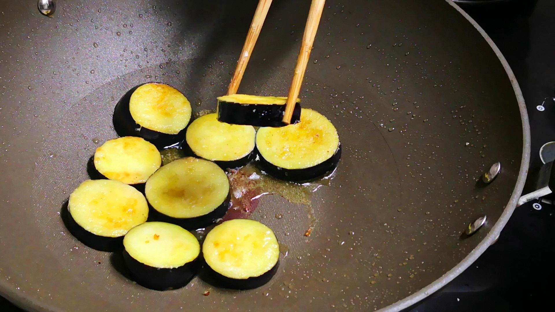 蔬菜|天冷多吃此蔬菜,比白菜鲜美,比萝卜营养,几块钱炖一锅,吃得值