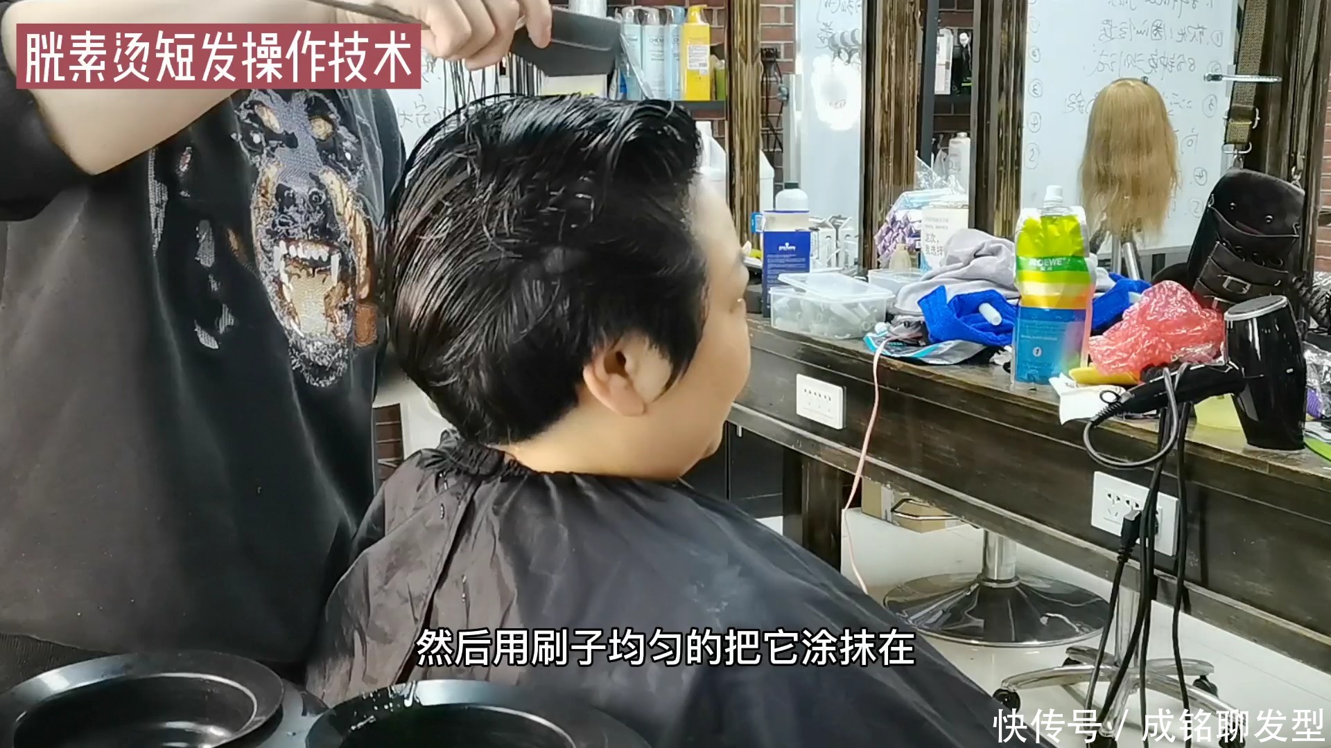 50岁脸大的女人别总烫小卷,用发根摩根烫纹理,干练减龄好打理