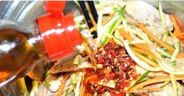 简简单单的一个小菜,一端上桌就被抢光了