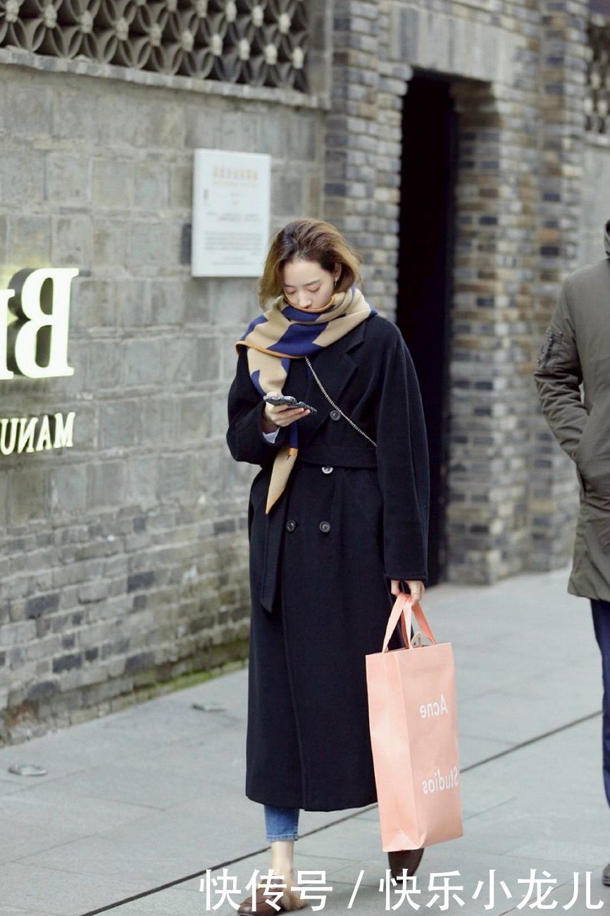 不过时的黑色大衣有多好穿?看了你就知道,给你冬日的法式优雅
