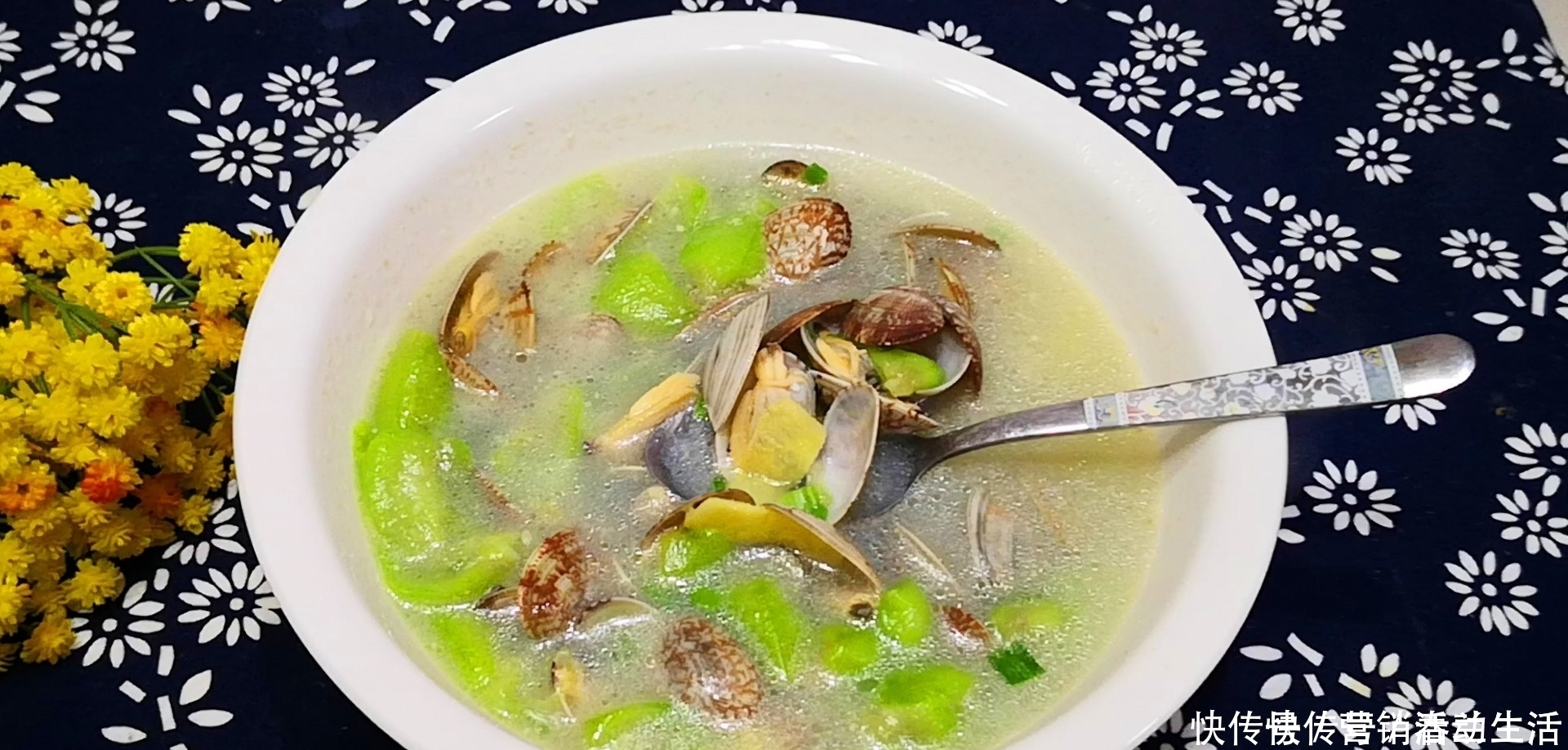 中薪|它和絲瓜一起做湯是絕配,鮮美又開胃,夏天喝比骨頭湯還過癮