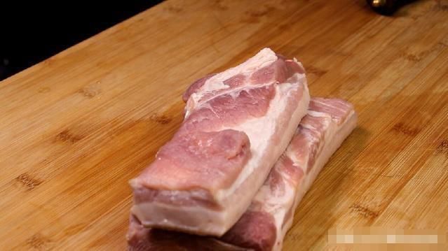 猪肉|冰箱拿出来的冻肉，不要用水泡！教你一招，吃起来跟新鲜的肉一样