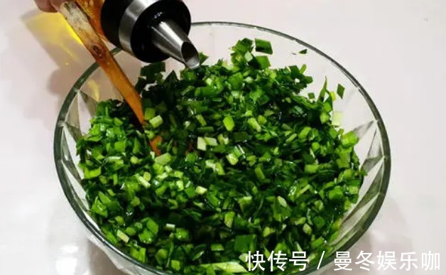 韭菜|调韭菜馅，调料牢记“2放2不放”，韭菜翠绿不出水，鲜味足，好吃