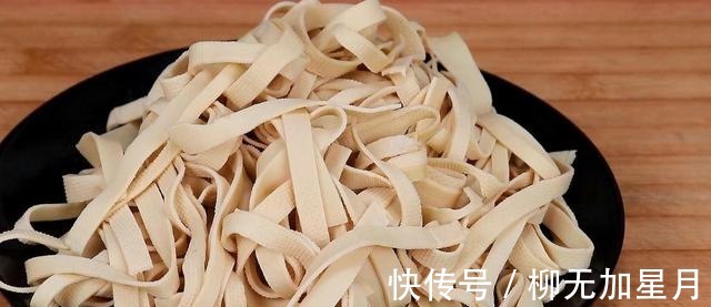 豆腐皮这样做太香了，冬天一周吃3次，麻辣爽口，吃一次念念不忘！