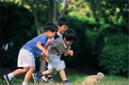 身高|孩子习惯性熬夜，身高比同龄人低5厘米，儿科医生：这是常见错误