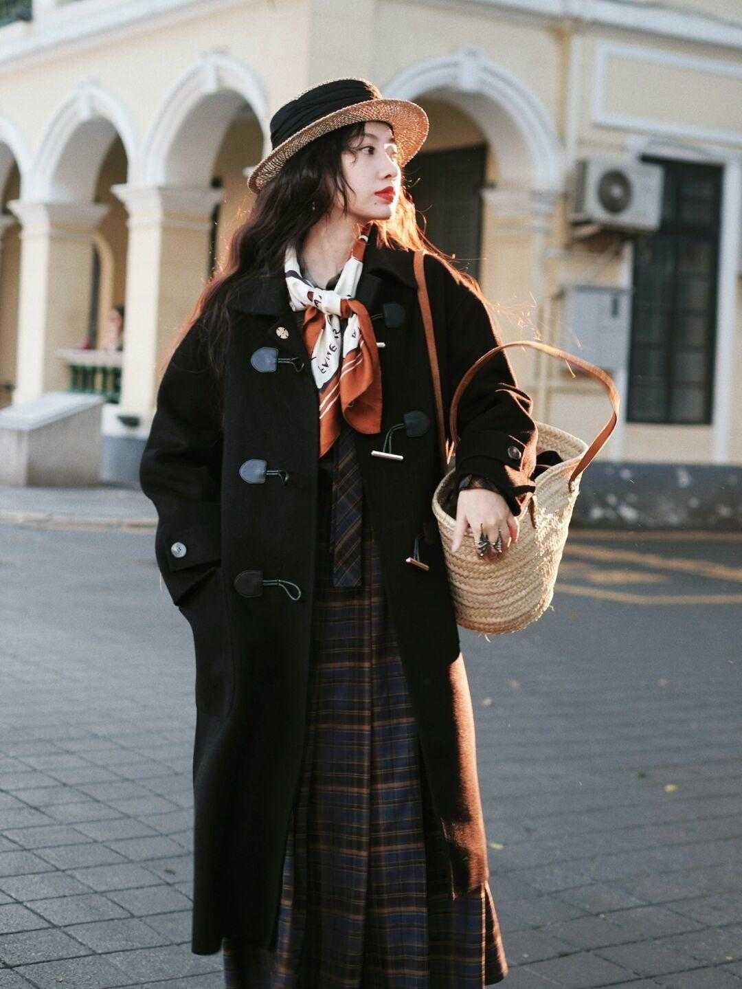 博主|梨形身材的小仙女们集合了!码住这四套穿搭,秒变S型身材