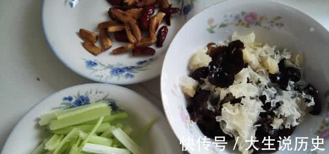 芹菜|此道菜是血管“清道夫”,清理血液垃圾,为身体做个大扫除