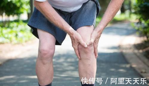 膝关节|老人经常爬楼梯，容易致膝关节受损！保护膝关节，牢记这4点