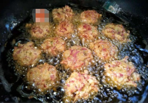 我家隔几天就做这个吃,一次做一大盆,随吃随取,太香了