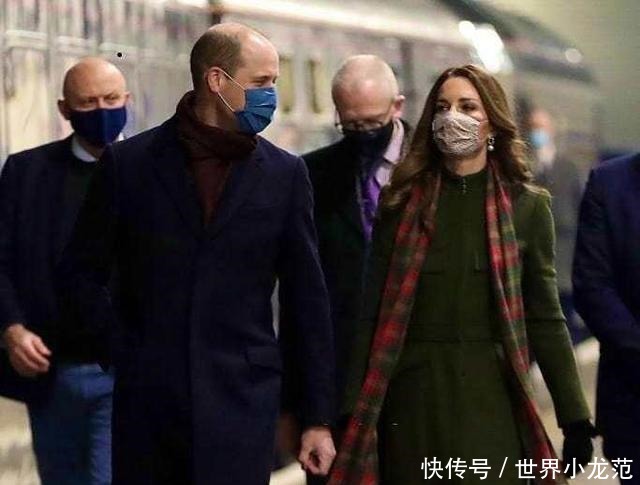 凯特|凯特王妃穿蓝色大衣和威廉王子车站秀时尚,时尚拉风,太有风度