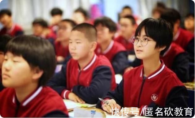 学习成绩 初中生“发型标准”出炉，男生发型还能接受，女生却被新发型丑哭