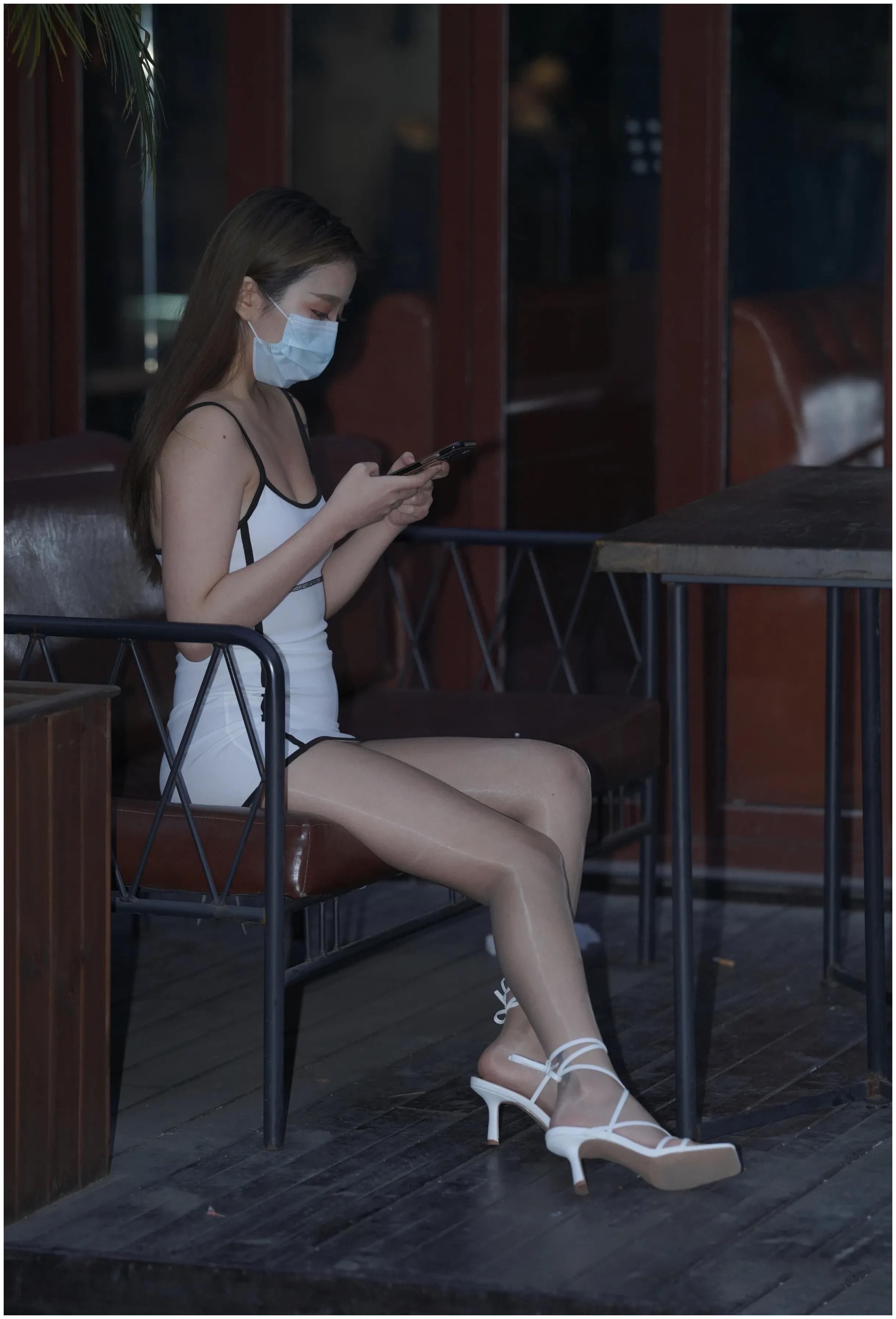 “敷腿膜”打底马油袜