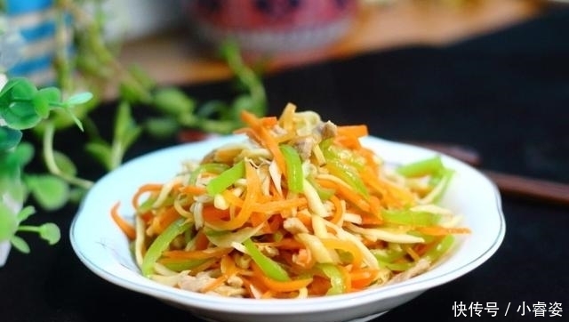 青椒|胡萝卜这样做,色香味全,营养丰富,简单炒一炒,5分钟就搞定