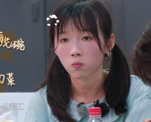 李浩菲 中餐厅有多偏心?吃饭时赵丽颖每个镜头都很美,李浩菲却惨不忍睹