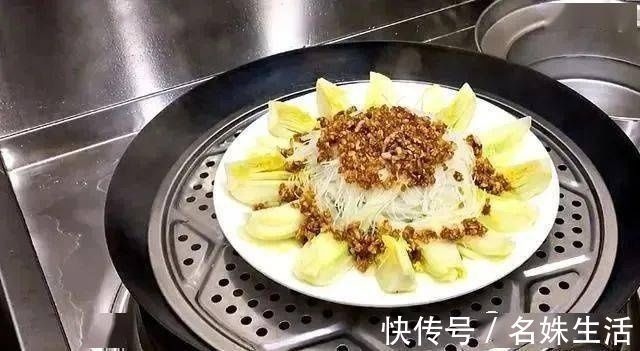 美味|年夜饭,给家人做一道吉祥菜,不炒不炖,入锅一蒸清淡营养又美味