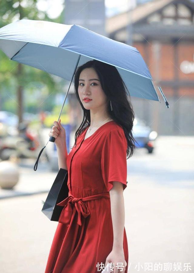 红色 小姐姐“红色连衣裙”,优雅气质,青春活力,时尚感十足太漂亮了