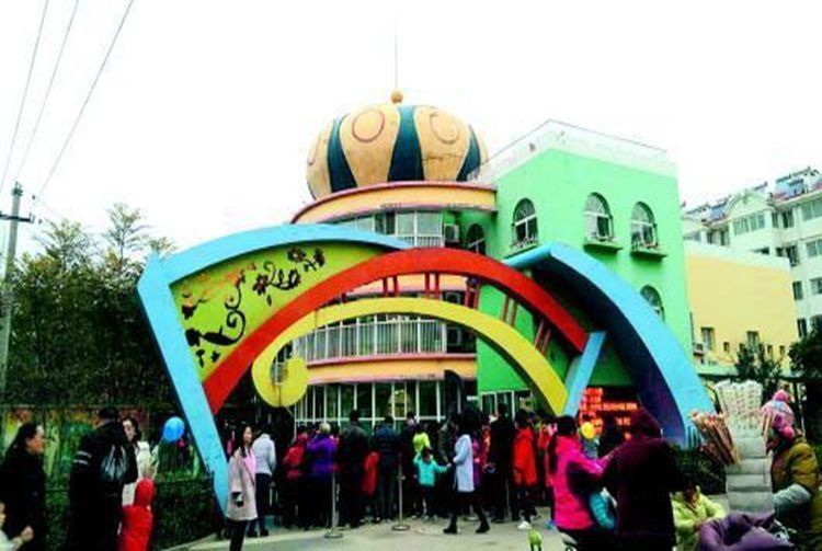 幼儿园老师|幼儿园放学,家长的三种接娃方式,不光老师讨厌,对孩子危害极大