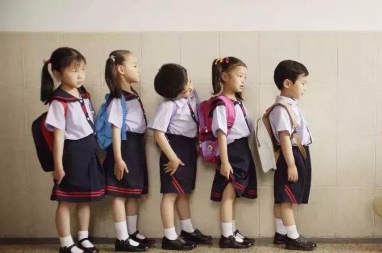 同龄|男孩小时候经常被女孩欺负?大人的“刻板印象”,让男孩受尽委屈