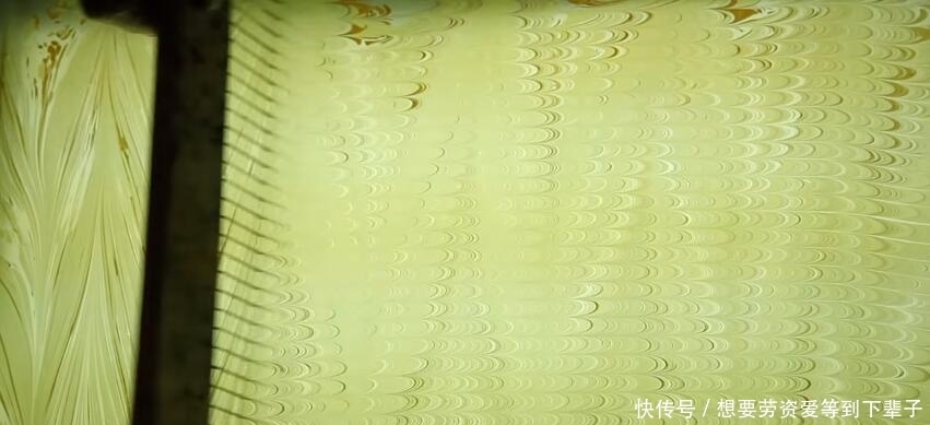 水中|在水中滴入六滴颜料,随意勾勒了几下,盖上白纸成为无价的艺术