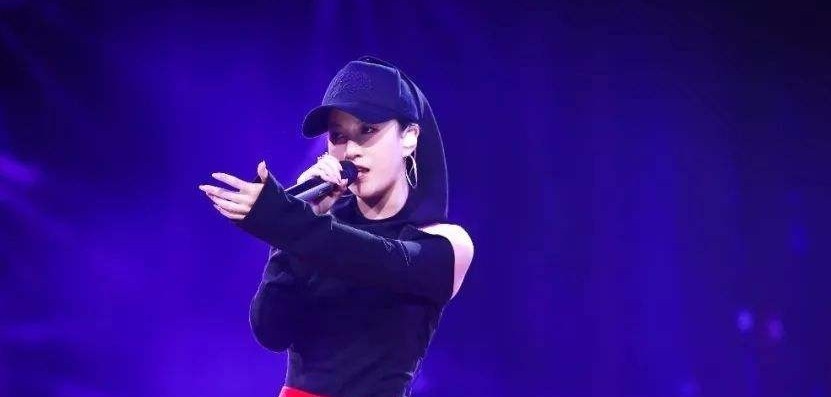 曾在《好聲音》敗給張碧晨，現(xiàn)在資源遠超冠軍，身家過億成了贏家